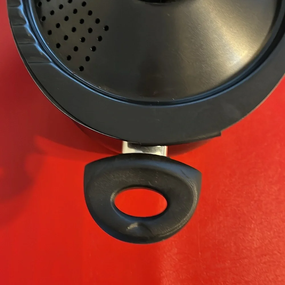 Bialetti Oval Aluminum 5.5 Quart Pasta Pot with strainer Lid